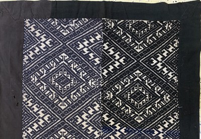 27149104a - Stickerei, Laos, Anfang 20.Jhd, Wollstickerei auf Stoff, ca. 143 x 88 cm, EHZ:2-3 ...