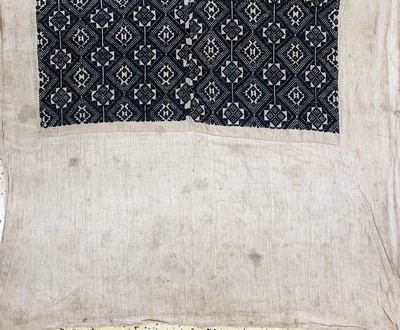 27149105c - Stickerei, Laos, Anfang 20.Jhd, Wollstickerei auf Stoff, ca. 190 x 110 cm, EHZ: 2-3 ...