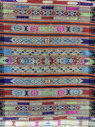 27149180e - ´Zeremonielles-Tuch´, Burma, Anfang 20.Jhd,Baumwolltuch mit Seide und Metall bestickt, ...