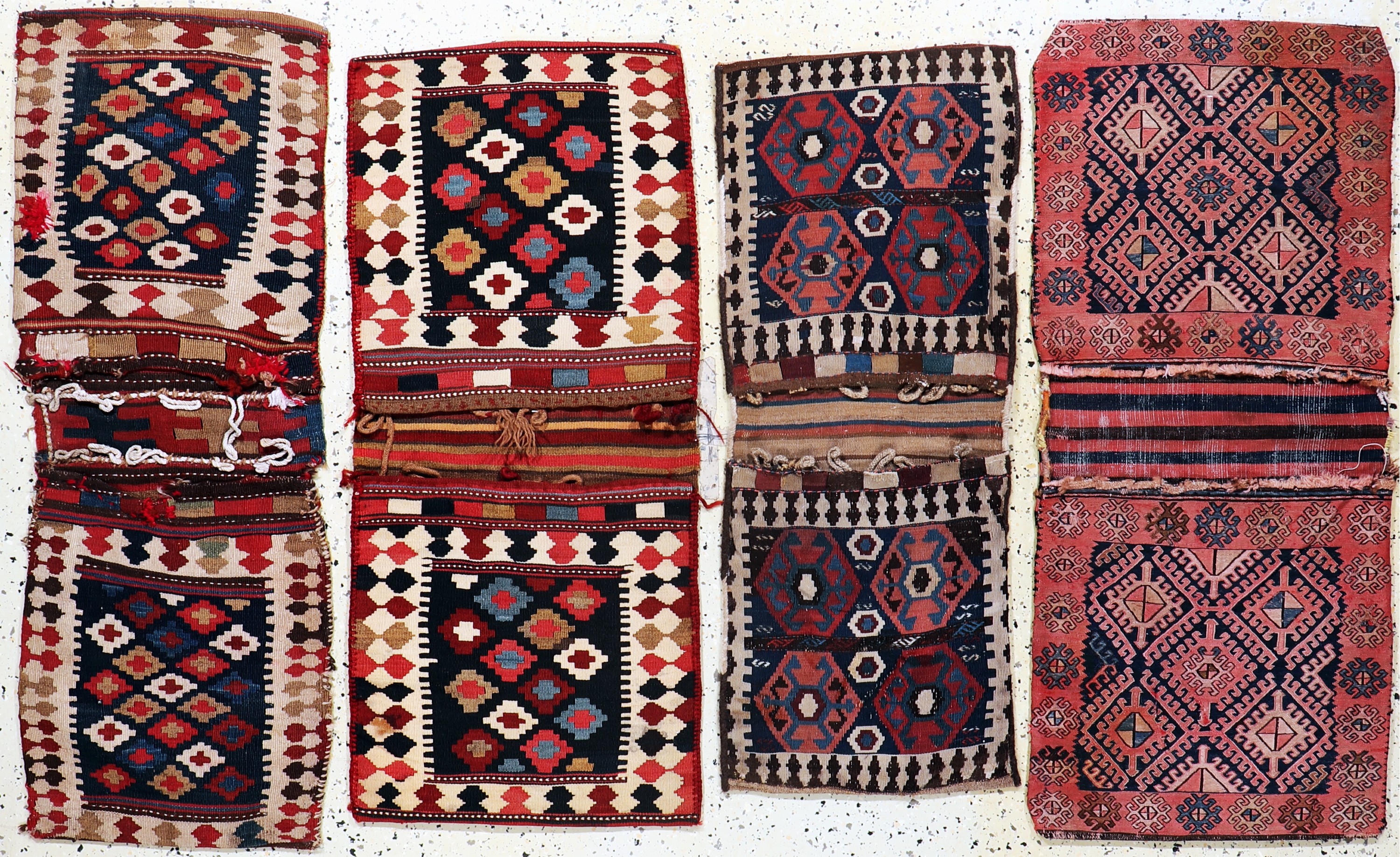 Image 27149299 - 4 Shahsawan Kelim Doppelttaschen, Persien, Anfang 20.Jhd, Wolle auf Wolle, 130 x 55 cm, ...