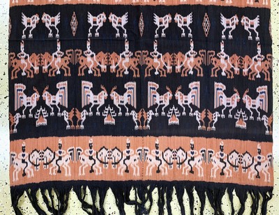 27149275c - Sumba´Ikat´, Indonesien, Anfang 20.Jhd, Baumwolle, ca. 215 x 100 cm, EHZ: 2 ...