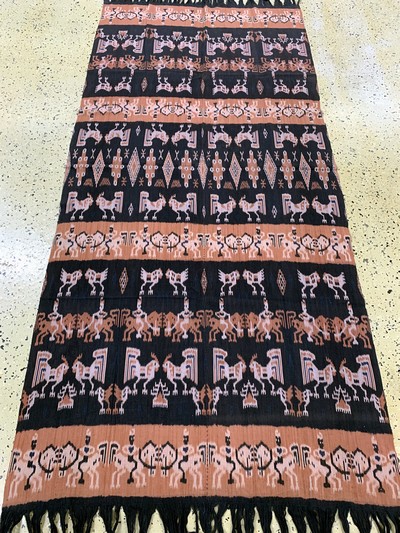 27149275d - Sumba´Ikat´, Indonesien, Anfang 20.Jhd, Baumwolle, ca. 215 x 100 cm, EHZ: 2 ...