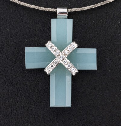 27149289a - 14 kt Gold Aquamarin-Brillant-Kreuzanhänger, WG 585/000, facett. Kreuz, Aquamarin, 13 ...