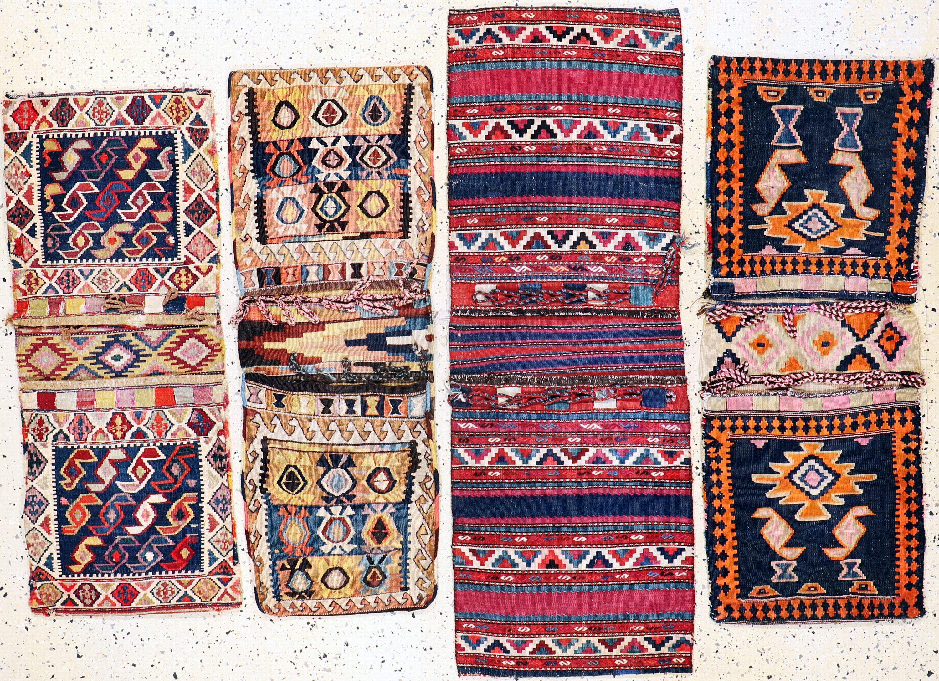 Image 27149300 - 4 Kelim Doppeltaschen, Persien, Anfang 20.Jhd, Wolle auf Wolle, ca. 150 x 55 cm, EHZ:3 ...