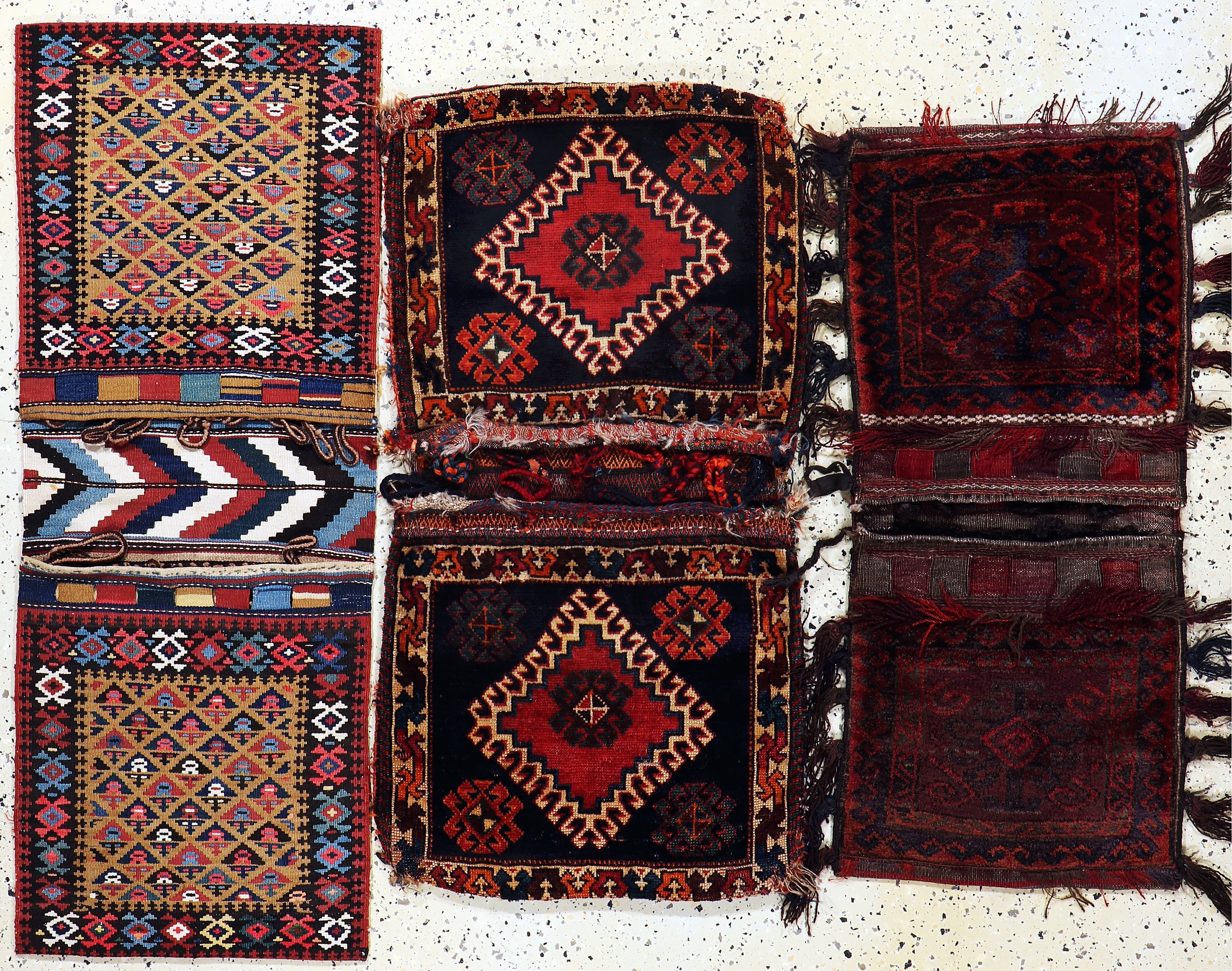 Image 27149302 - 3 Doppelttaschen, Persien, Anfang 20.Jhd, Wolle auf Wolle, ca. 130 x 52 cm, EHZ: 2-3 ...