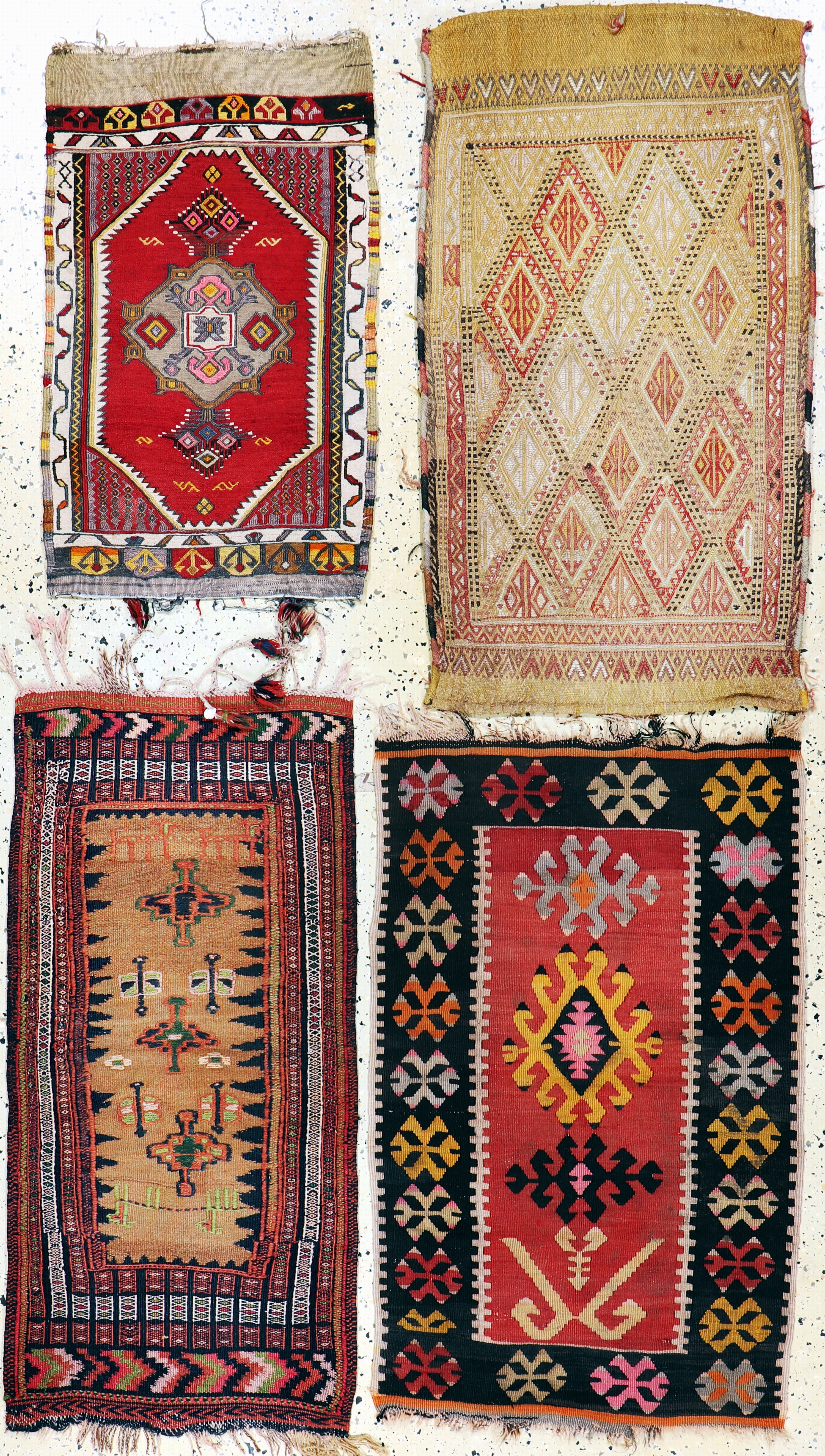 Image 27149304 - 4 Yastik & Kilim, Turkey & Persia, early 20th century, wool on wool, approx. 110 x 65 cm, ...