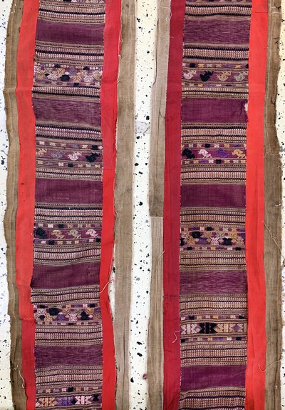 27149308c - Zeltband antik, Laos, um 1900, Baumwollstickerei, ca. 720 x 33 cm, EHZ: 3 Schätzpreis: ...