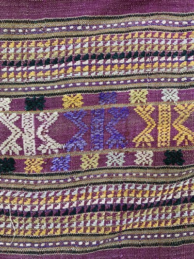27149308e - Zeltband antik, Laos, um 1900, Baumwollstickerei, ca. 720 x 33 cm, EHZ: 3 Schätzpreis: ...