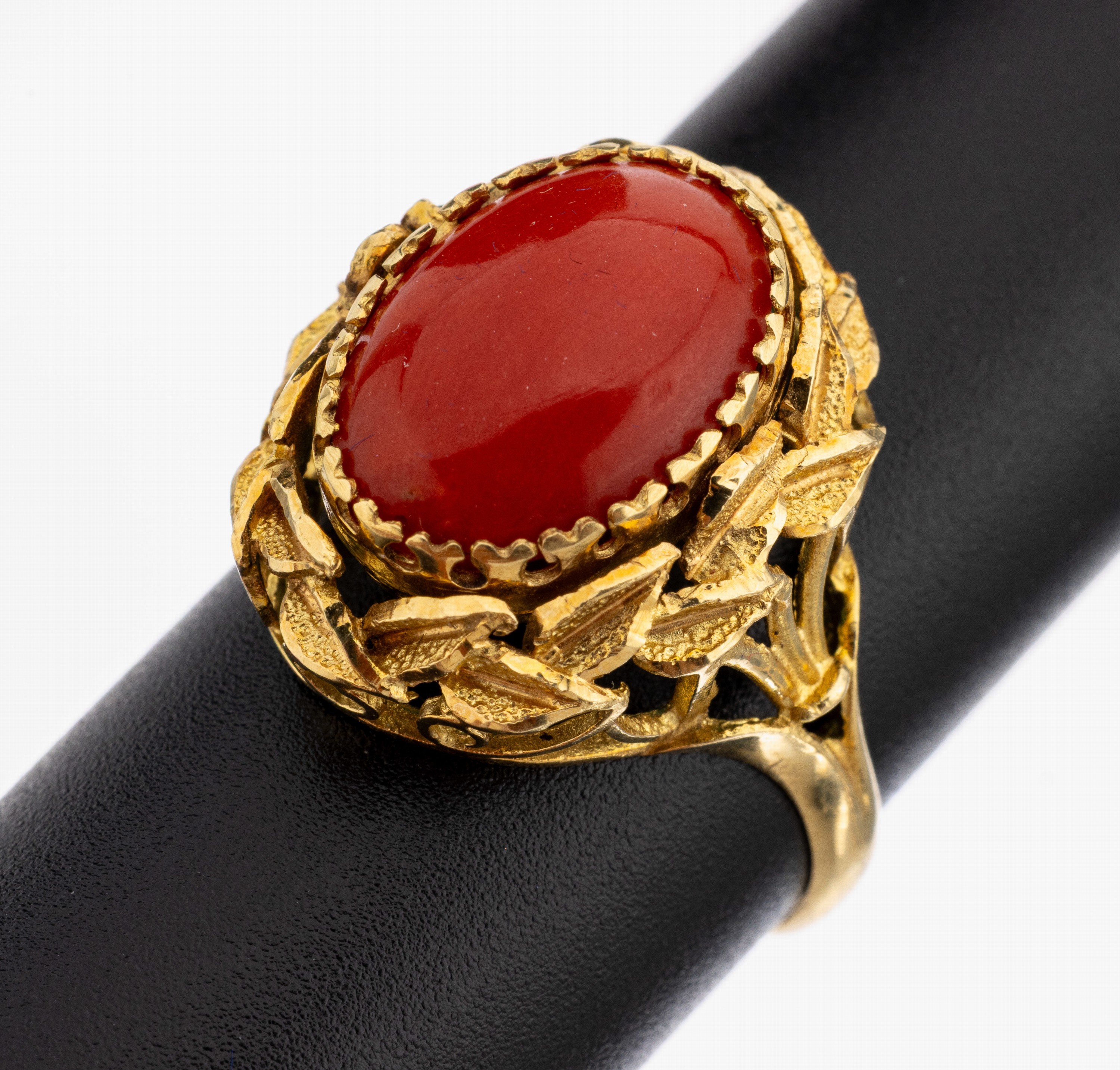 Image 27149496 - 18 kt gold turquoise-coral-ring , YG 750/000, unusual, setting fret work with leaves, ...