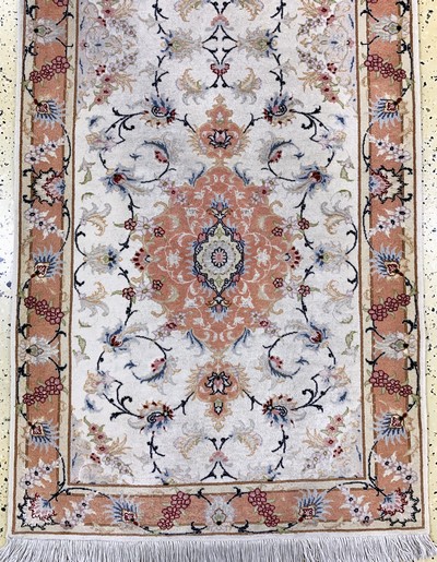 27149582d - Täbriz fein(50 Raj), Persien, Ende 20.Jhd, Korkwolle mit Seide, ca. 400 x 85 cm, ca. ...