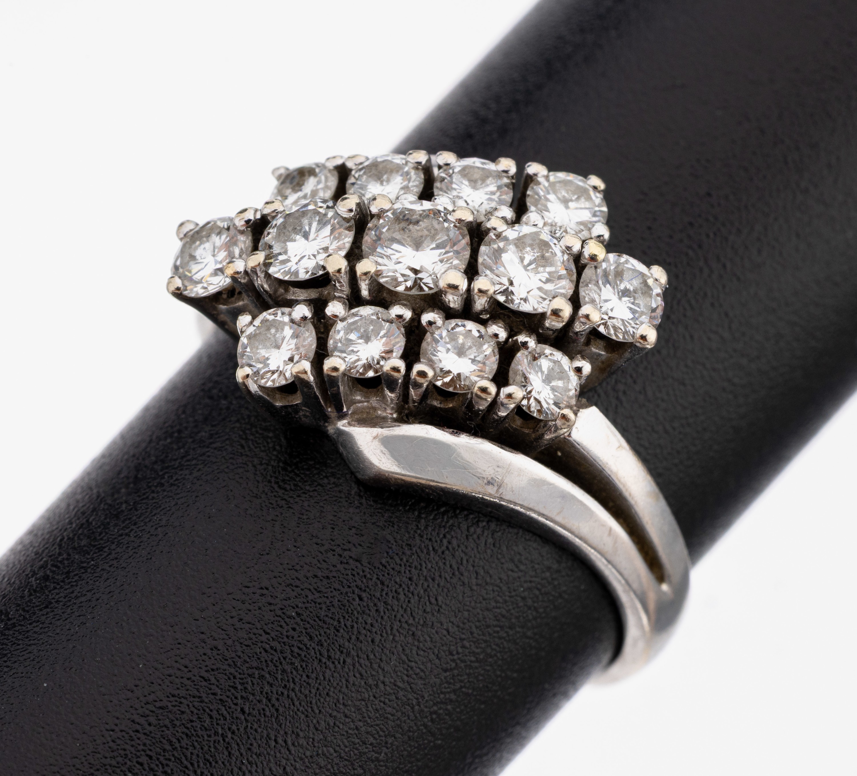 Image 27149728 - 14 kt Gold Brillant-Ring, WG 585/000, 13 Brillanten zus. ca. 1.10 ct (grav.) Weiß/si, ...