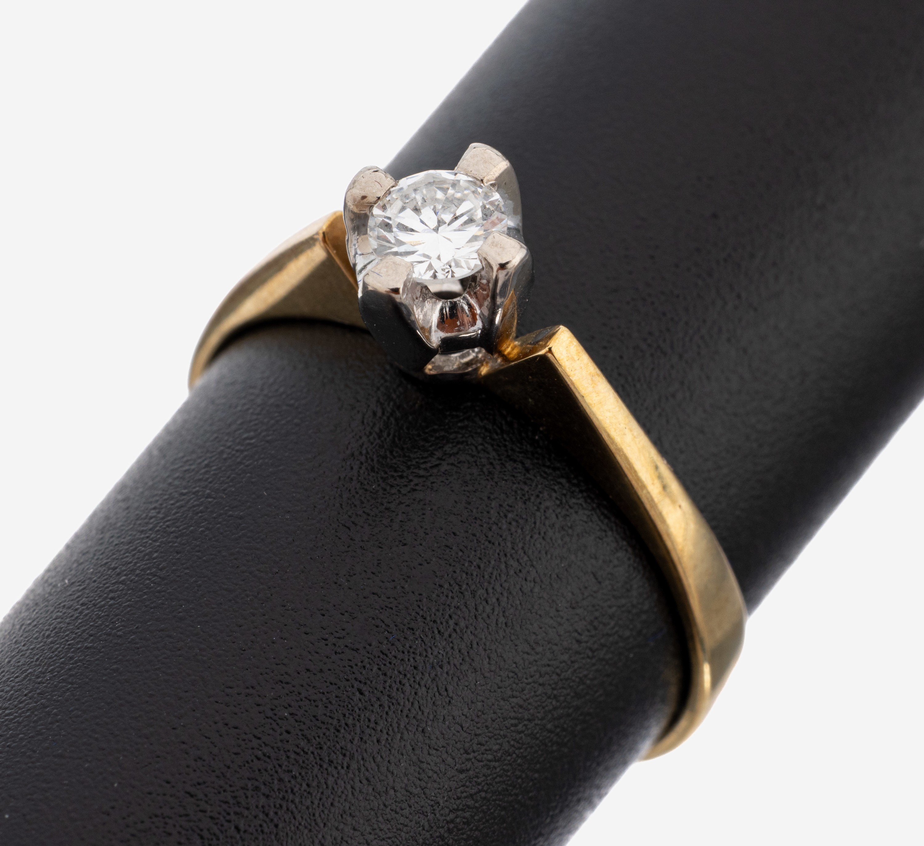 Image 27149729 - 14 kt Gold Brillant-Ring, GG/WG 585/000 gepr., in WG gefasster Brillant ca. 0.20 ct ...