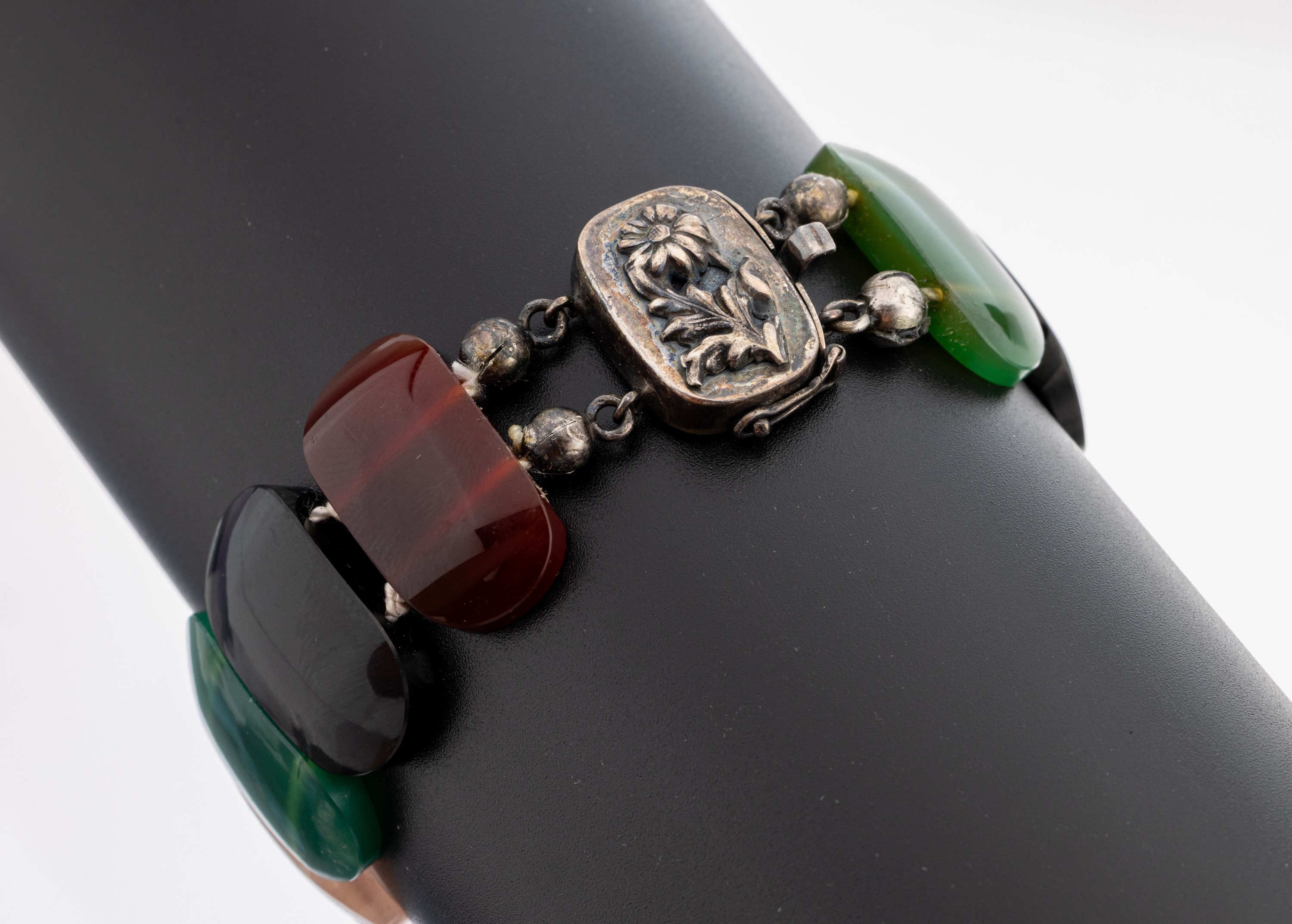 Image 27149743 - Achat-Armband, Idar-Oberstein, um 1920-30, 13 ovale Achat-Glieder in versch. Farben, ...