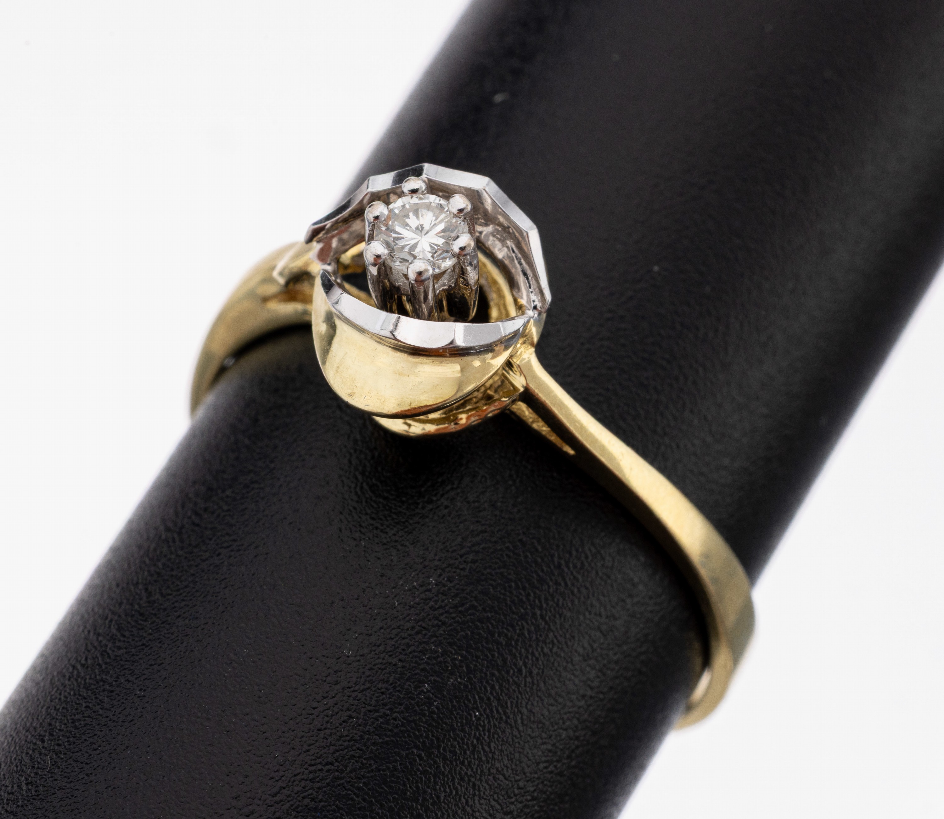 Image 27149780 - 14 kt gold brilliant-ring , YG/WG 585/000, unusual design, in WG set brilliant approx. ...