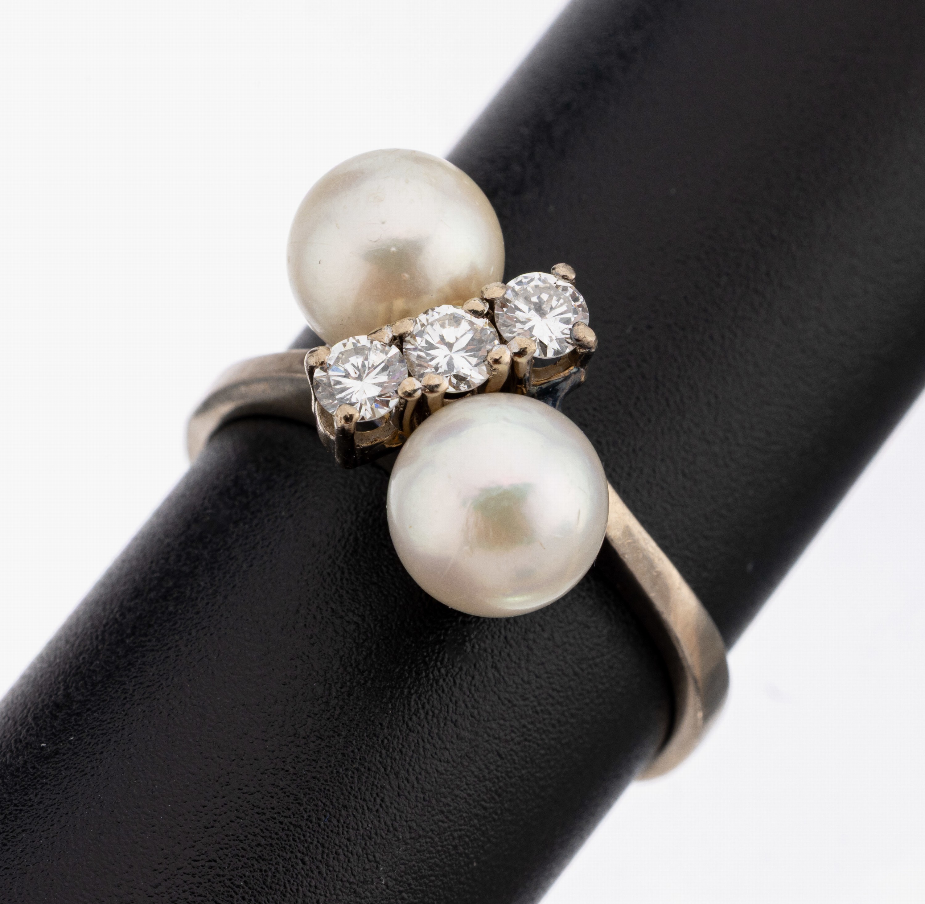 Image 27149851 - 14 kt Gold Perl-Brillant-Ring, WG 585/000, 2 Zuchtperlen, D. ca. 7.4 mm, mittig 3 ...