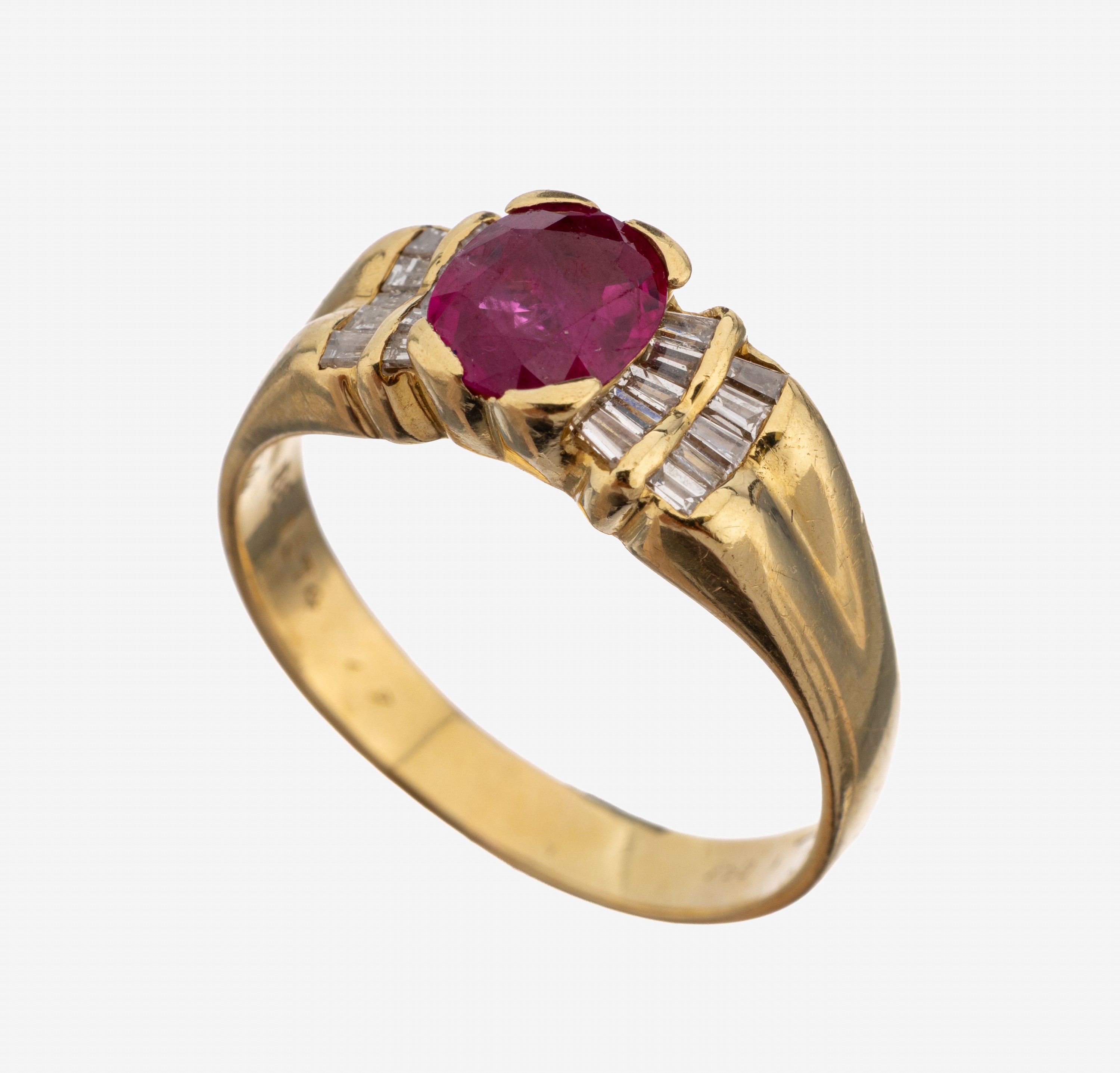 Image 27149865 - 18 kt Gold Rubin-Diamant-Ring, GG 750/000, mittig erhaben gefasster ovalfacett. Rubin ...