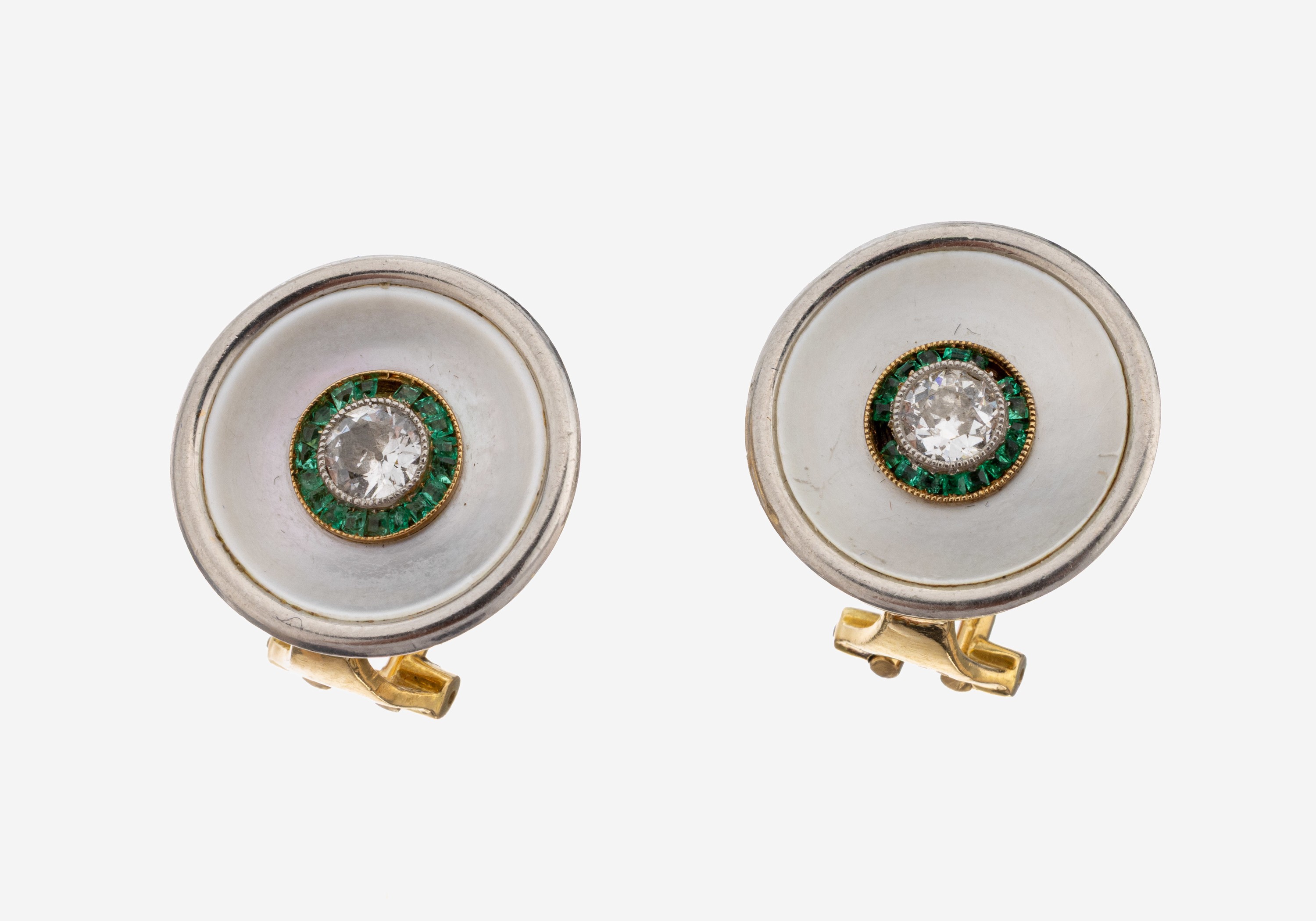 Image 27149884 - Paar 18 kt Gold Diamant-Smaragd-Perlmutt- Ohrstecker, um 1930, GG/WG 750/000 gepr., ...