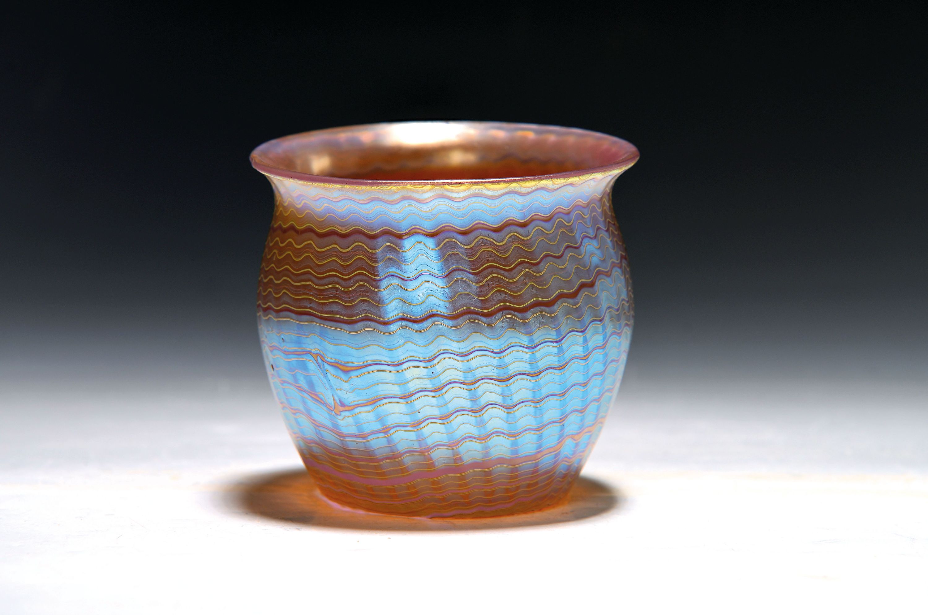 Image 27150169 - Phänomen-Vase, Loetz, um 1898-04, rosafarben unterfangenes farbloses Glas, zweifach mit ...