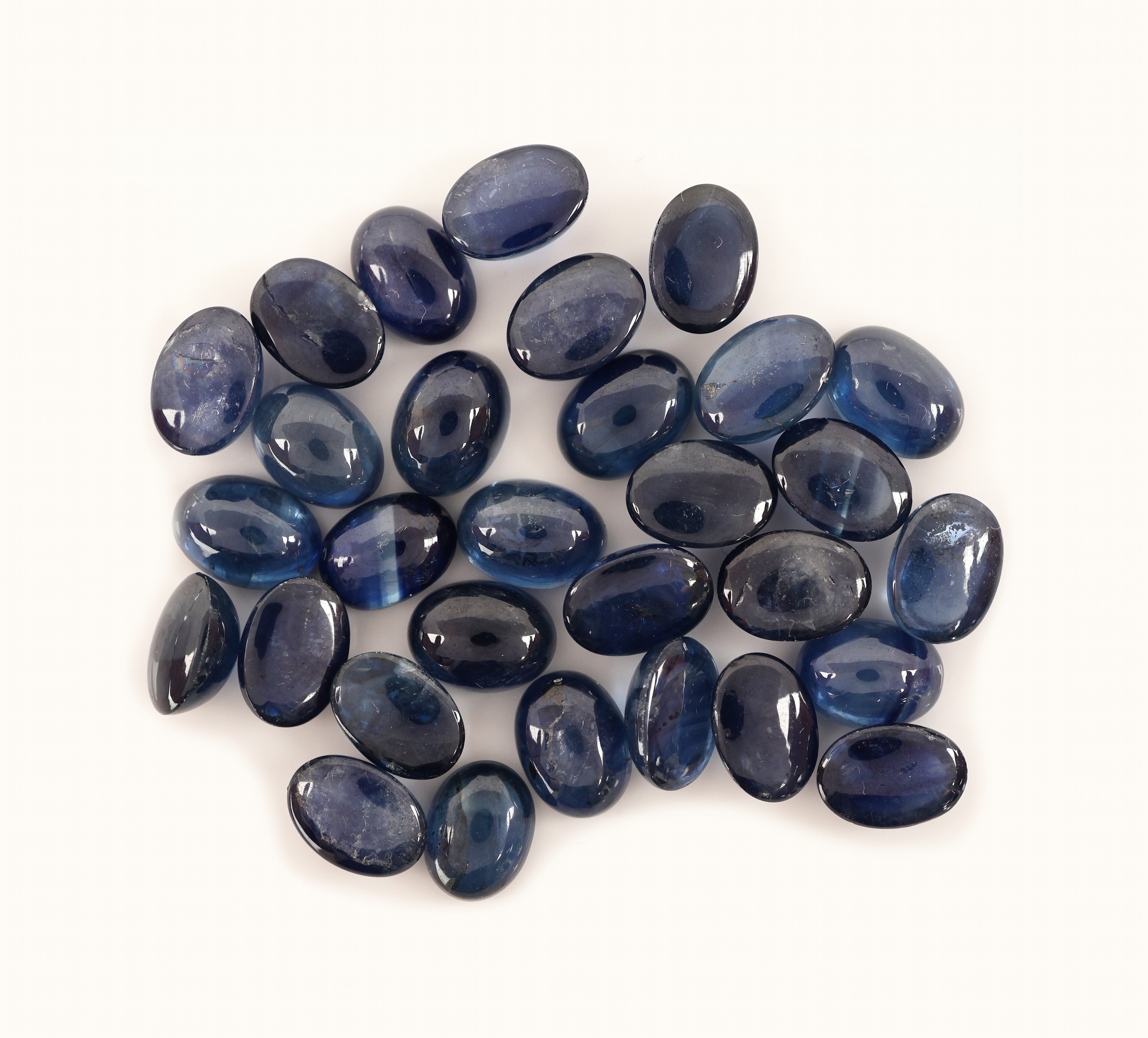 Image 27150221 - Lot 30 lose Saphir-Cabochons, zus. ca. 37.87 ct, oval, versch. Größen und Farbnuancen ...
