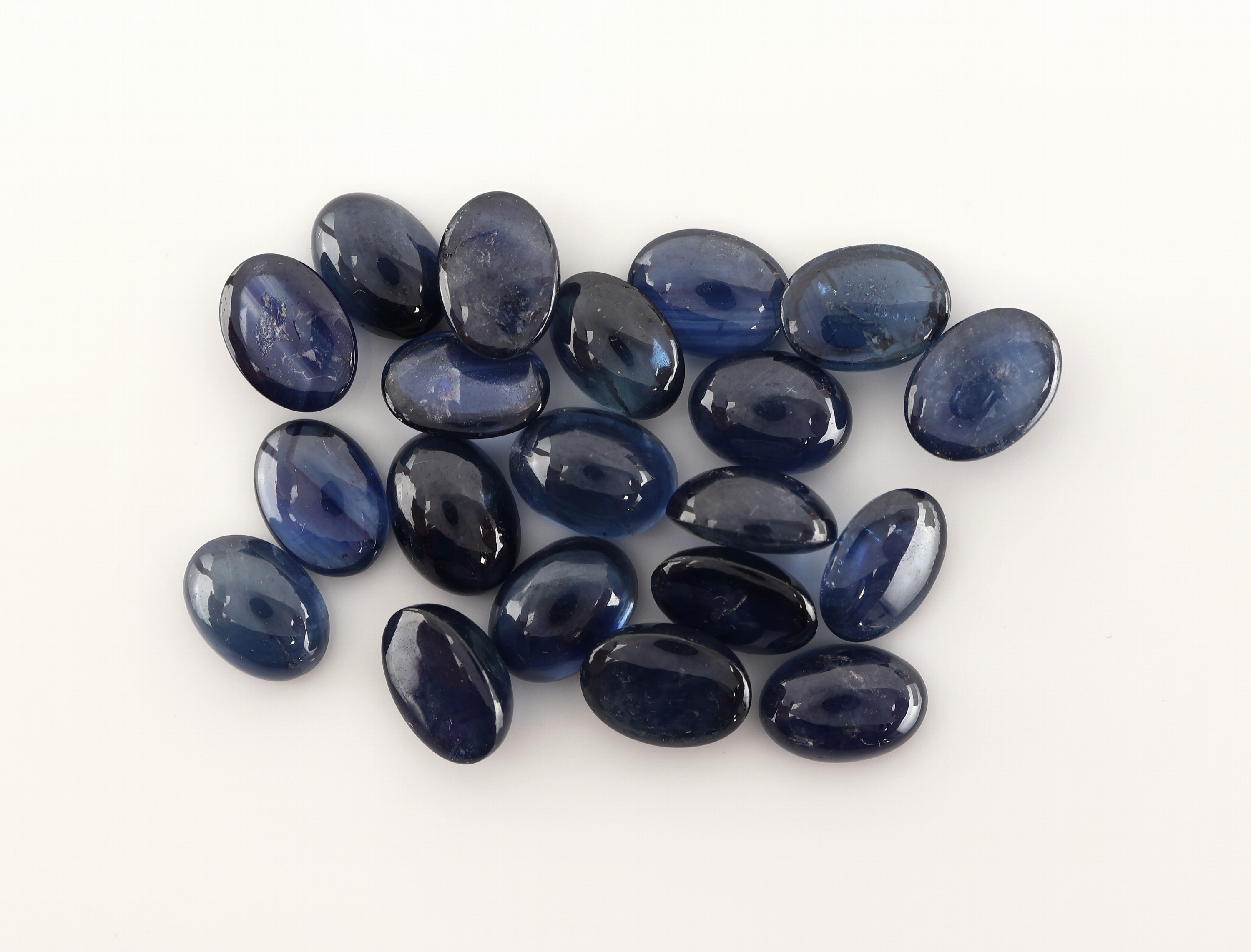 Image 27150222 - Lot 20 lose Saphir-Cabochons, zus. ca. 23.11 ct, oval, versch. Größen und Farbnuancen ...