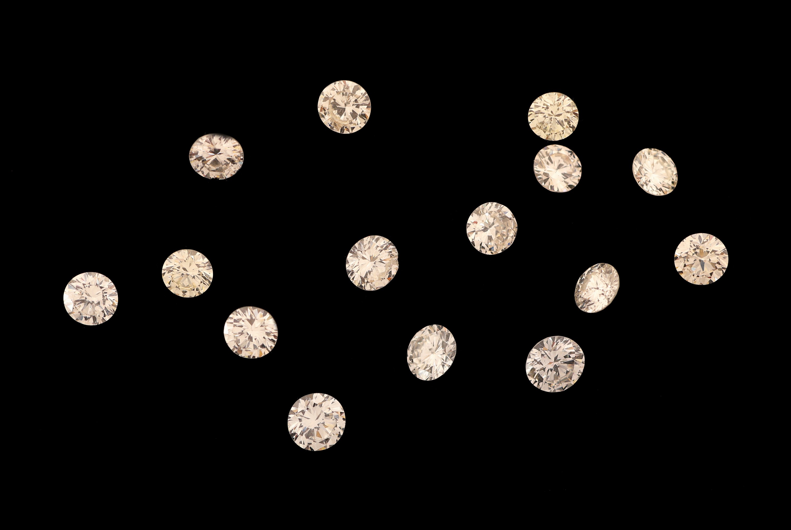 Image 27150250 - Lot 15 lose Brillanten, zus. ca. 2.05 ct Weiß-l. Yellow/si Schätzpreis: 1700, - EUR