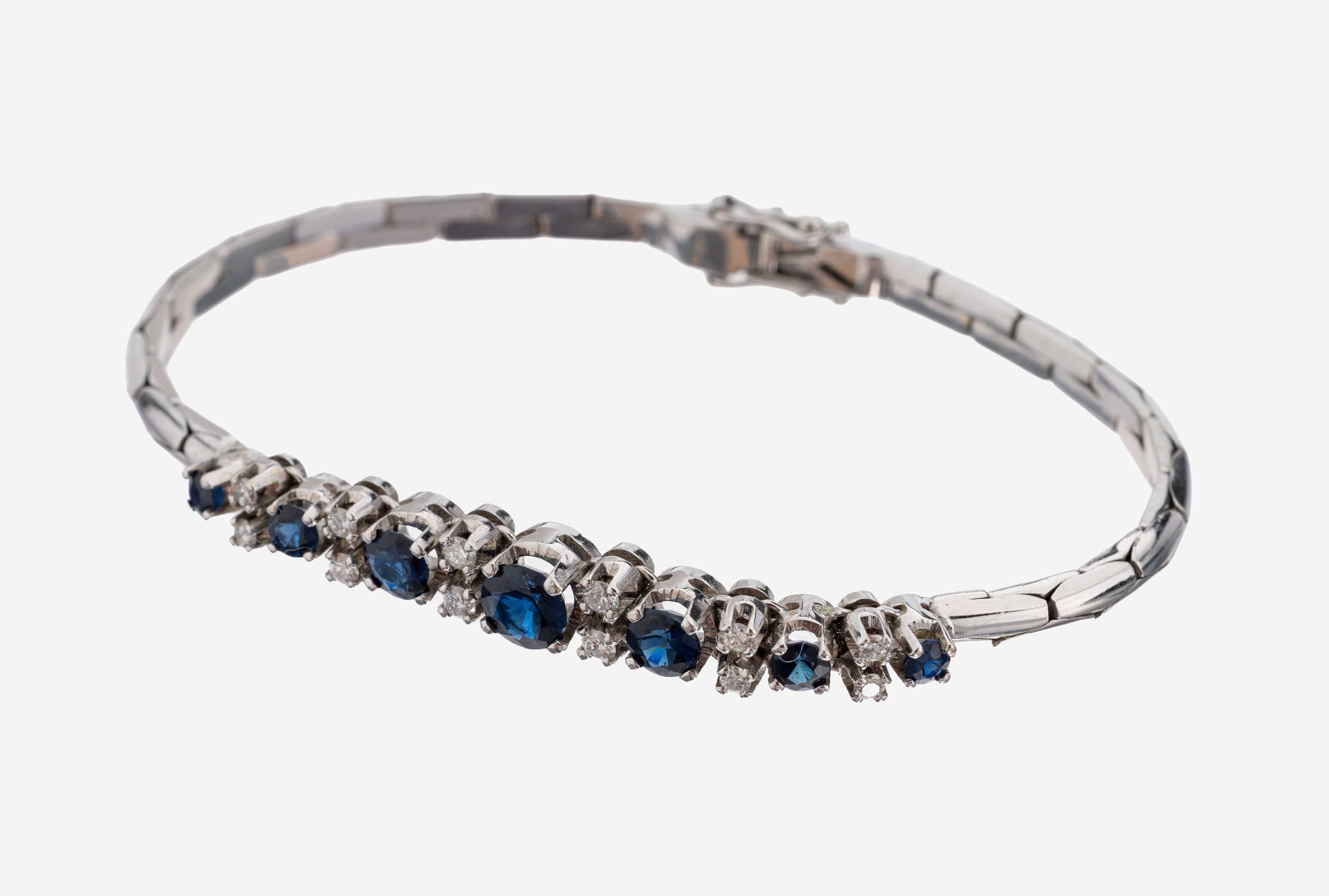 Image 27150288 - 18 kt Gold Saphir-Brillant-Armband, WG 750/000, 7 rundfacett. Saphire zus. ca. 2.03 ct ...