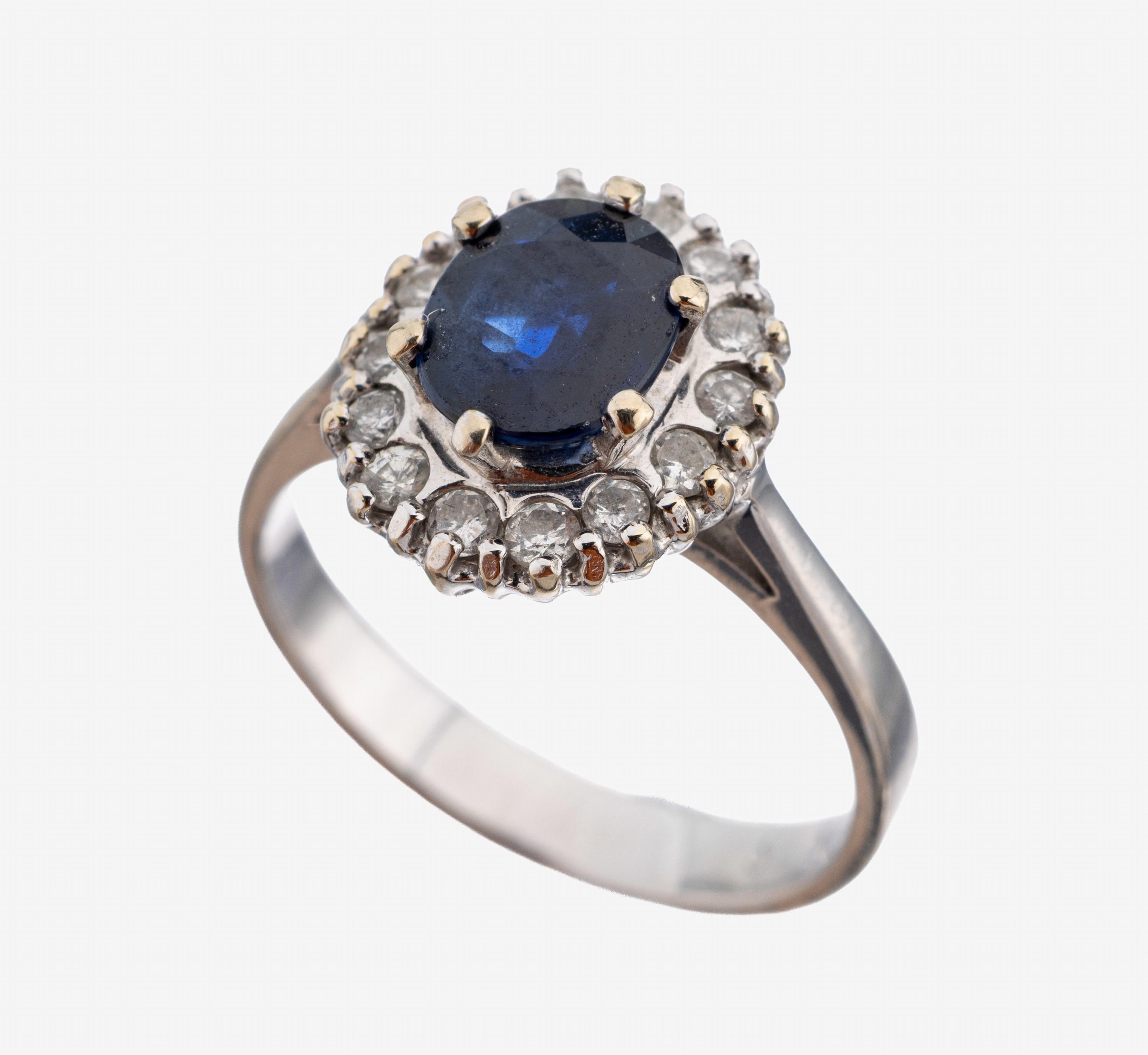 Image 27150291 - 14 kt Gold Saphir-Brillant-Ring, WG 585/000, mittig erhaben gefasster ovalfacett. ...