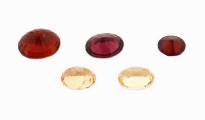 27150233a - Lot 5 lose Granate, zus. ca. 10.32 ct, ovalfacett., versch. Größen und Farben ...