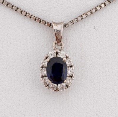 27150290a - 14 kt Gold Saphir-Brillant-Anhänger, WG 585/000, ovalfacett. Saphir ca. 0.66 ct, 10 ...