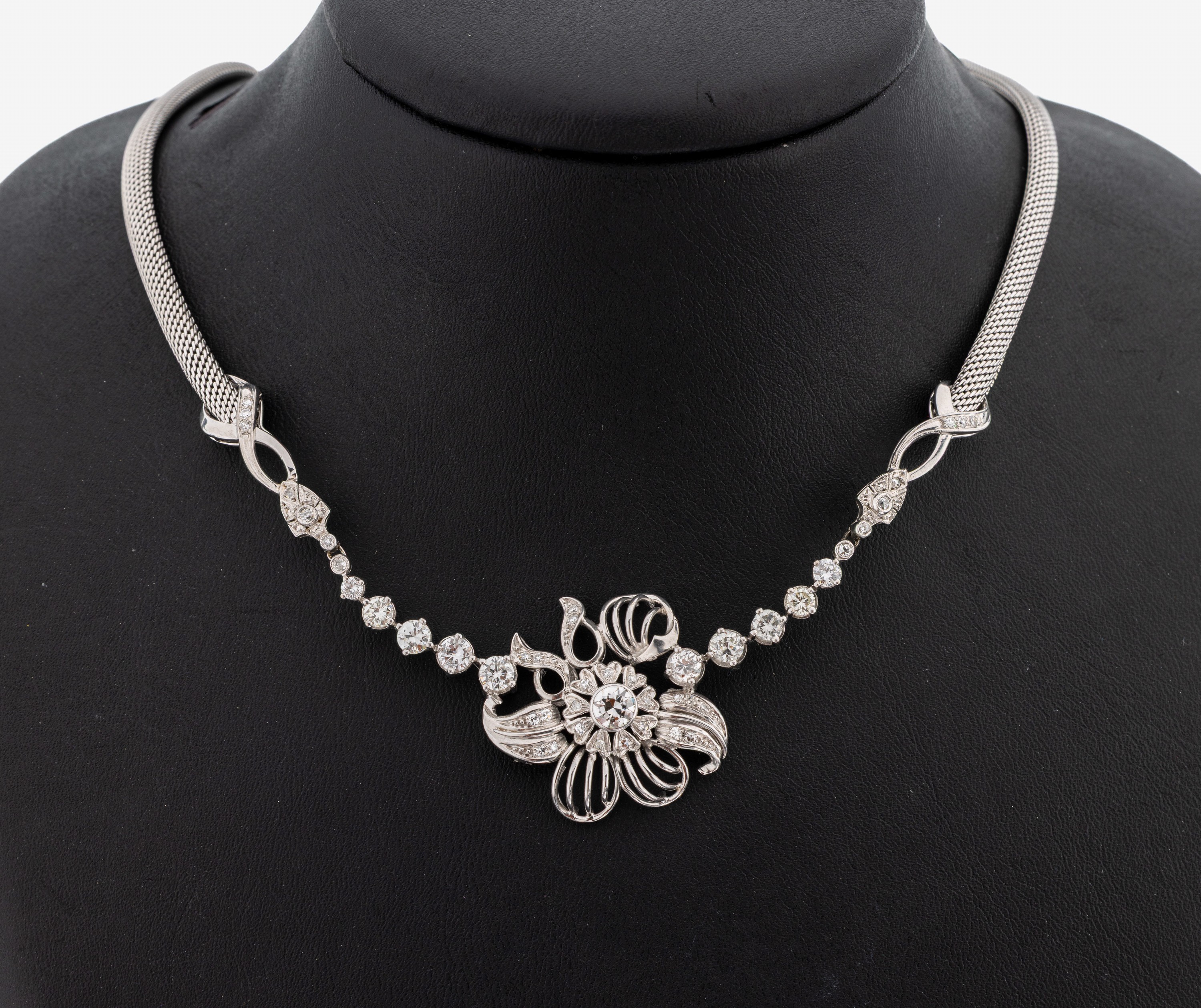 Image 27150821 - 14 kt Gold Diamant-Collier, WG 585/000, blütenform., Mittelteil, mittig ein ...