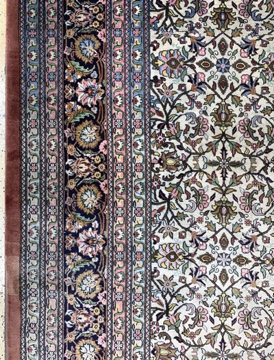 27151064c - Kaschmir fein signiert, Indien, Ende 20.Jhd, Wolle auf Baumwolle, ca. 395 x 275 cm,EHZ: ...