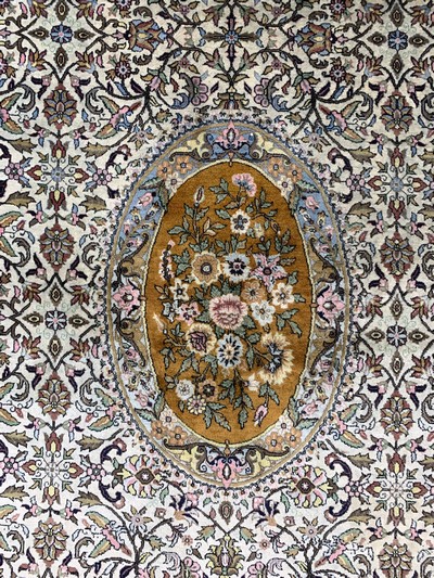 27151064d - Kaschmir fein signiert, Indien, Ende 20.Jhd, Wolle auf Baumwolle, ca. 395 x 275 cm,EHZ: ...