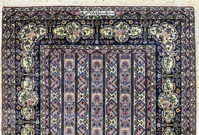 27151068a - Kaschmir fein signiert, Indien, Ende 20.Jhd, Wolle auf Baumwolle, ca. 155 x 142 cm,EHZ: ...
