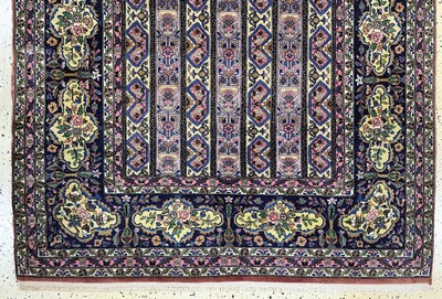 27151068b - Kaschmir fein signiert, Indien, Ende 20.Jhd, Wolle auf Baumwolle, ca. 155 x 142 cm,EHZ: ...
