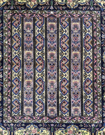 27151068c - Kaschmir fein signiert, Indien, Ende 20.Jhd, Wolle auf Baumwolle, ca. 155 x 142 cm,EHZ: ...