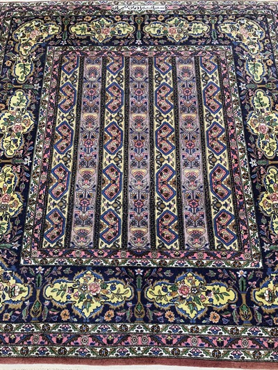 27151068d - Kaschmir fein signiert, Indien, Ende 20.Jhd, Wolle auf Baumwolle, ca. 155 x 142 cm,EHZ: ...