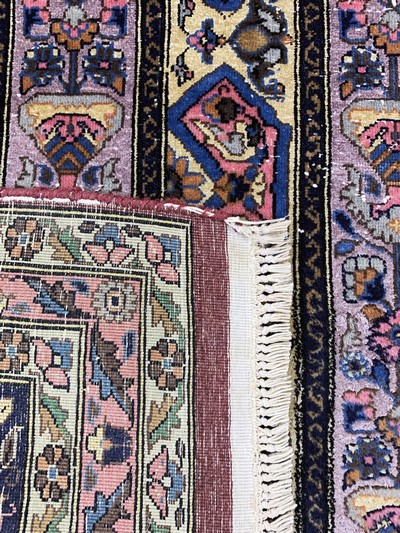 27151068e - Kaschmir fein signiert, Indien, Ende 20.Jhd, Wolle auf Baumwolle, ca. 155 x 142 cm,EHZ: ...
