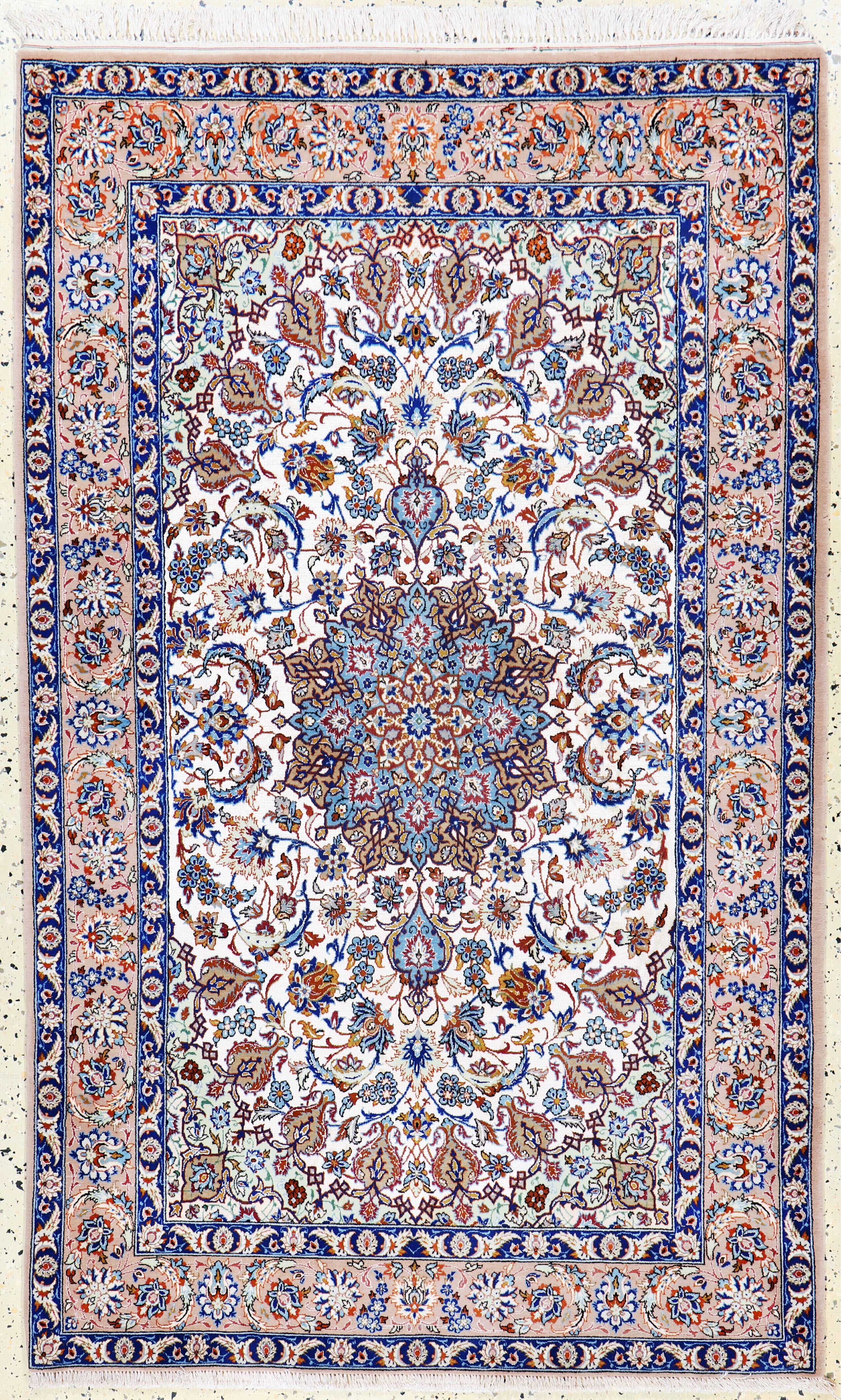 Image 27151117 - Esfahan fein´Seidengrund´, Persien, Ende 20.Jhd, Korkwolle mit und auf Seide, ca. 175 ...