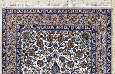 27151117a - Esfahan fein´Seidengrund´, Persien, Ende 20.Jhd, Korkwolle mit und auf Seide, ca. 175 ...