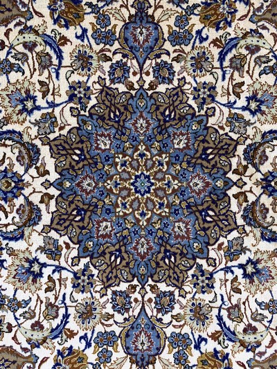 27151117d - Esfahan fein´Seidengrund´, Persien, Ende 20.Jhd, Korkwolle mit und auf Seide, ca. 175 ...