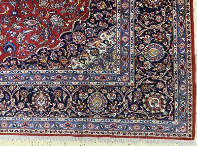27151122a - Keschan fein signiert, Persien, Mitte 20.Jhd, Wolle auf Baumwolle, ca. 397 x 299 ...
