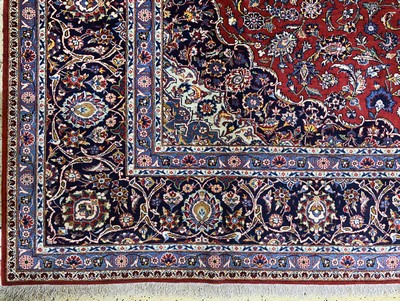 27151122b - Keschan fein signiert, Persien, Mitte 20.Jhd, Wolle auf Baumwolle, ca. 397 x 299 ...