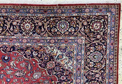 27151122f - Keschan fein signiert, Persien, Mitte 20.Jhd, Wolle auf Baumwolle, ca. 397 x 299 ...