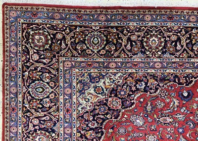 27151122g - Keschan fein signiert, Persien, Mitte 20.Jhd, Wolle auf Baumwolle, ca. 397 x 299 ...
