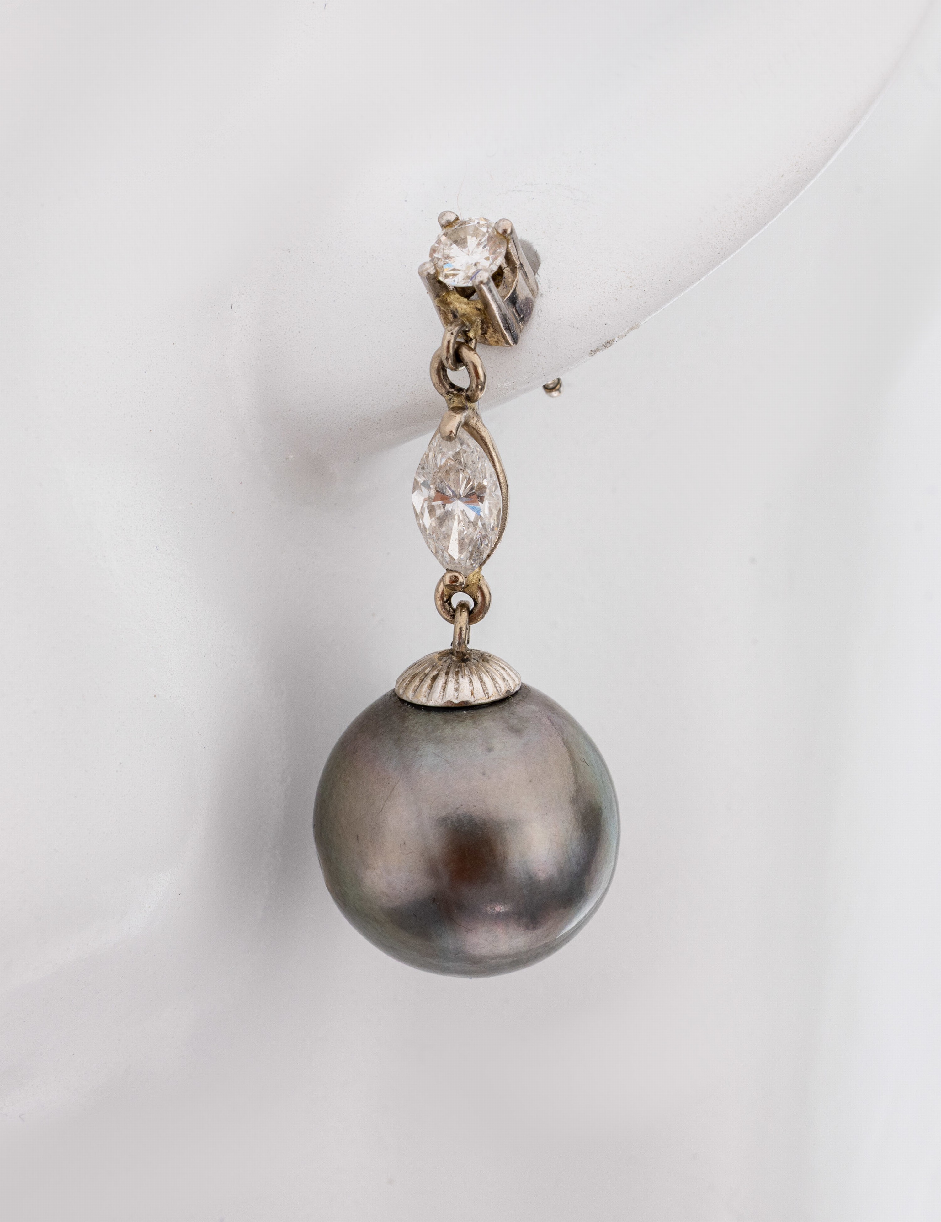 Image 27151436 - Paar 14 kt Gold Perl-Diamant-Ohrstecker, WG585/000, in sich bewegl. gearbeitet, ...