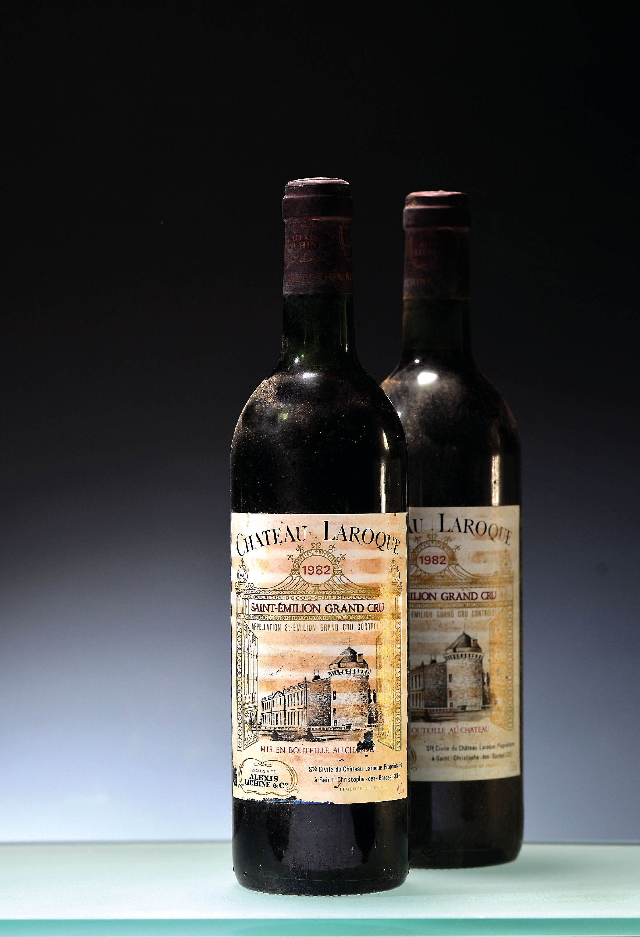 Image 27151448 - 18 Flaschen 1982 Chateau Laroque, Saint -Emilion Grand Cru, ca. 75cl, 2 Flaschen ...
