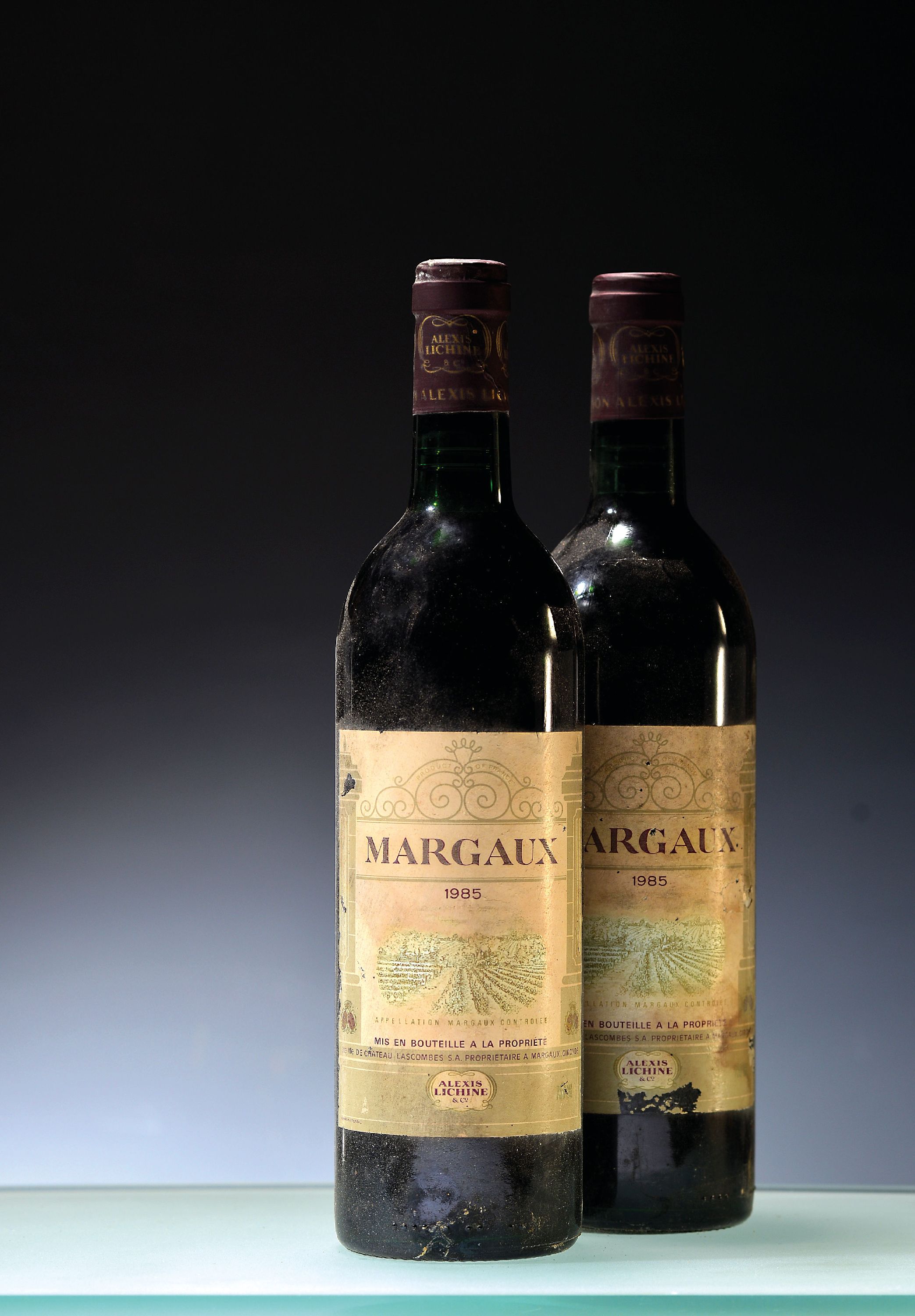 Image 27151451 - 6 Flaschen 1985 Alexis Lichine Margaux, ca. 75cl, upper shoulder/into neck, ...