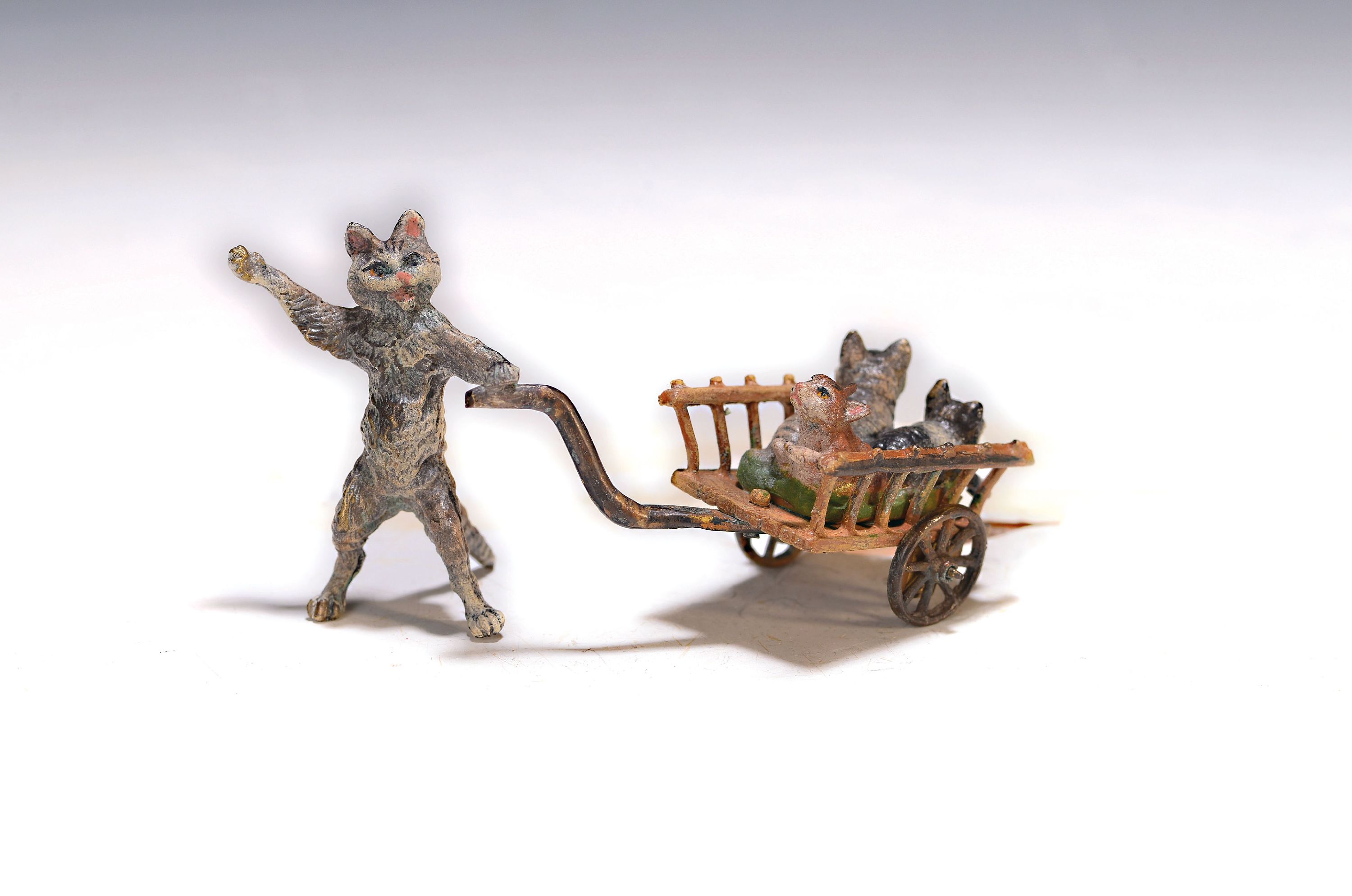 Image 27152072 - Wiener Bronze, Kater mit Leiterwagen, sign. Wasserkrug, (auf der Deichsel), auf dem ...