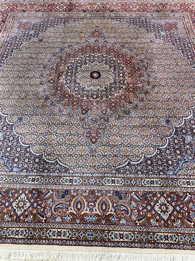 27152192g - Mud fein, Persien, Ende 20.Jhd, Korkwolle mit Seide, ca. 250 x 245 cm, ...