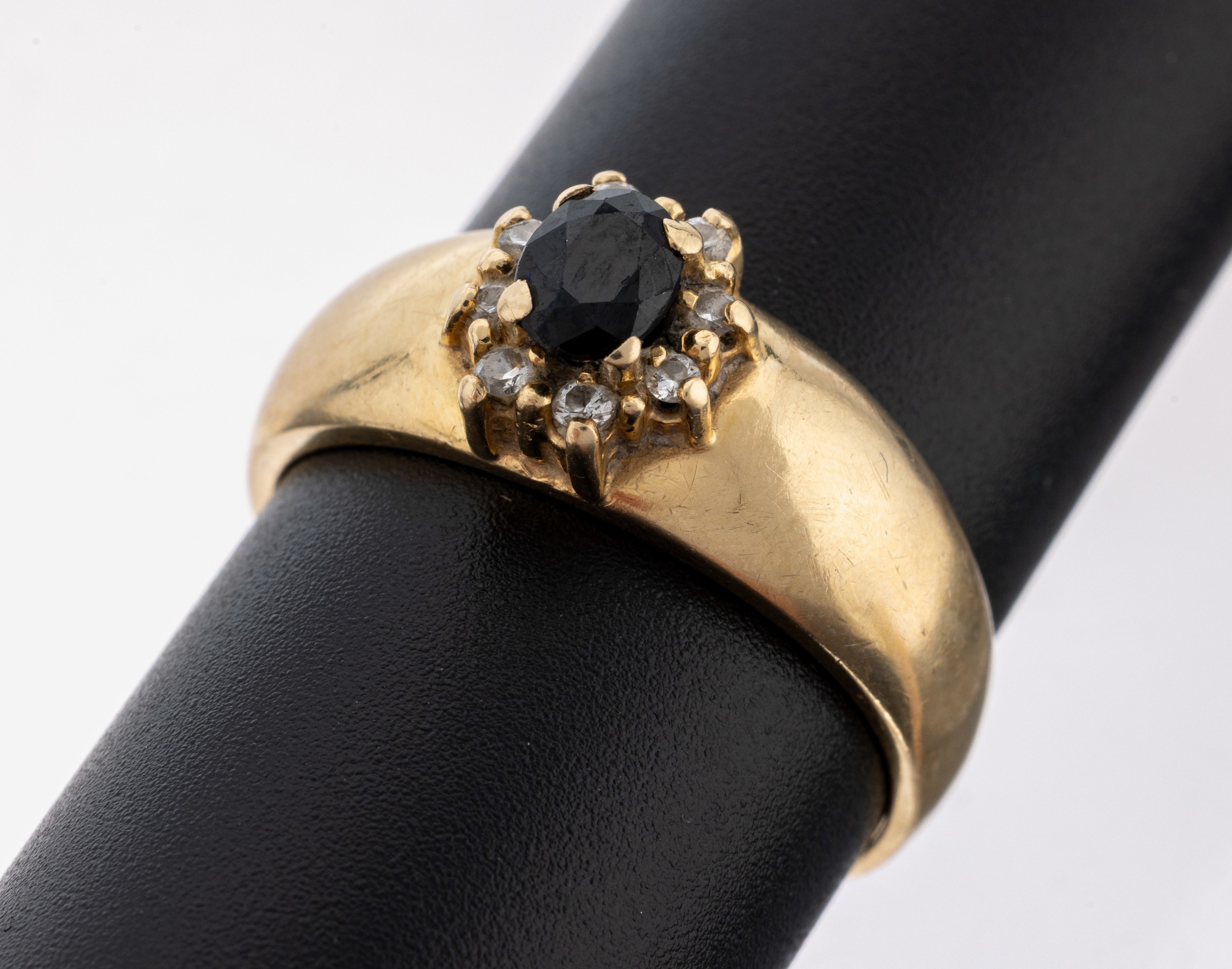 Image 27152316 - 14 kt Gold Saphir-Brillant-Ring, GG 585/000, mittig ovalfacett. Saphir ca. 0.50 ct, 8 ...